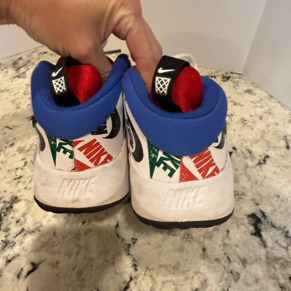 Nike Team Hustle D 9 'Black White Blue' - Picture 7 of 7